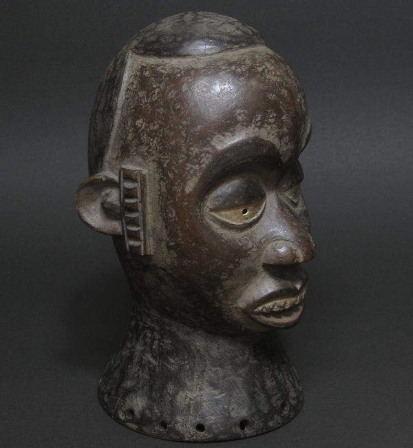 イドマorイボの木彫り男性頭像・ナイジェリア<アフリカの木彫り像
