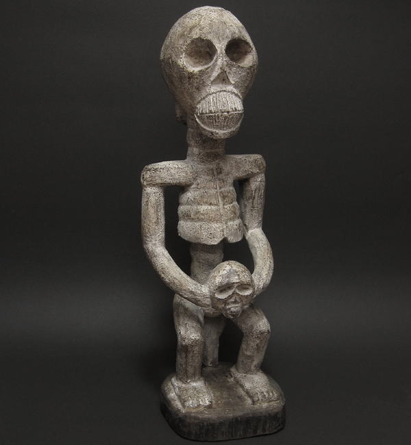 ジュクンorティブの双頭の骸骨像(坐像)・ナイジェリア<アフリカの木彫り像
