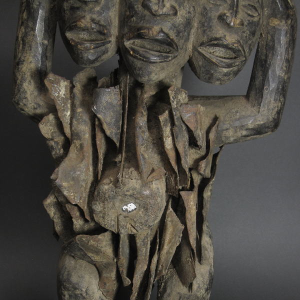 バコンゴの三ッ頭のNkisi像・コンゴ民主共和国(旧ザイール)<アフリカの木彫り像