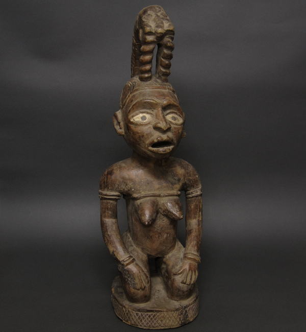 バコンゴの女性坐像・コンゴ民主共和国(旧ザイール)<アフリカの木彫り像