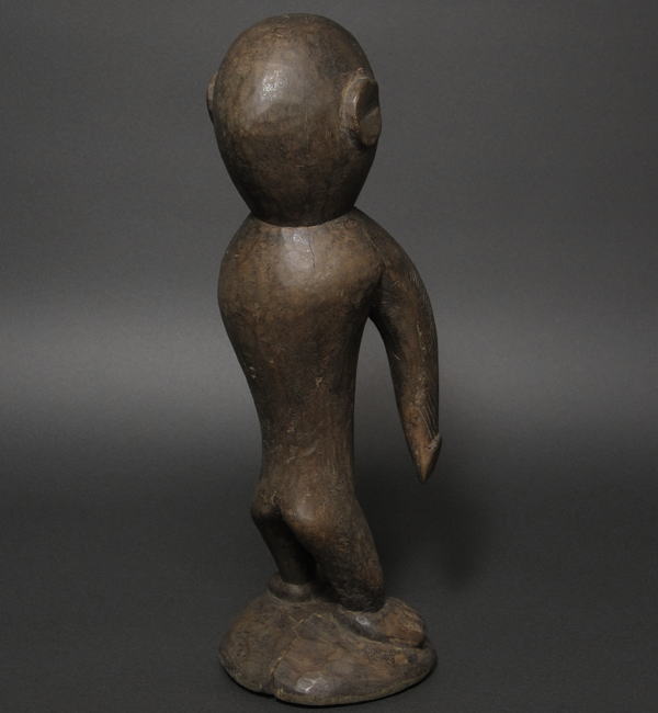チャンバの歩く死者?の像・ナイジェリア<アフリカの木彫り像