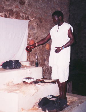 エルミナ城地下のやしろと司祭：ガーナ