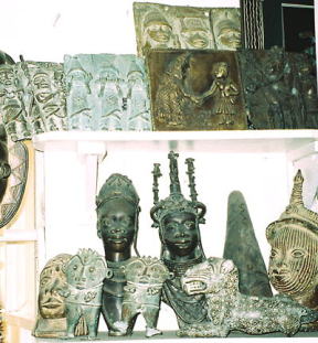 イフェやベニン王国のブロンズ彫刻のレプリカ