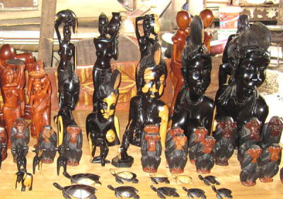エボニー彫刻：ギニア共和国