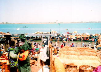 ニジェール河に面したセグーの港：マリ