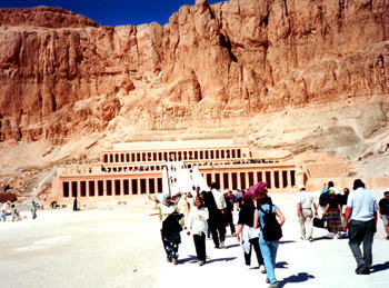 ルクソールのハトシェプト神殿：エジプト