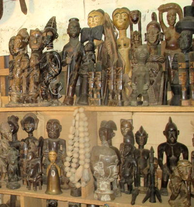 アフリカの彫像(木彫り)