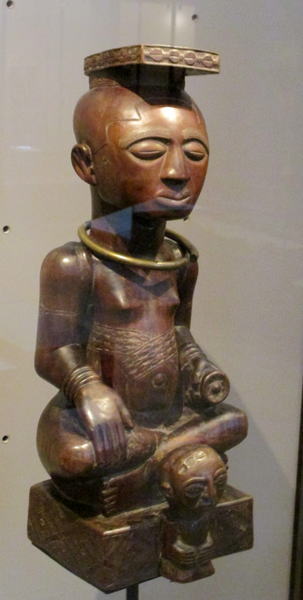 クバ王の像(ンドプ)。王立中央アフリカ博物館(ベルギー)所蔵