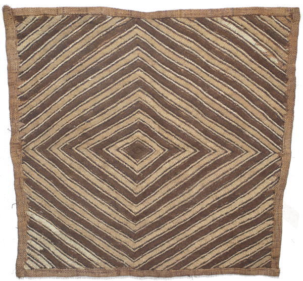 クバのラフィア布（草ビロード・中）・コンゴ民主共和国<アフリカの布